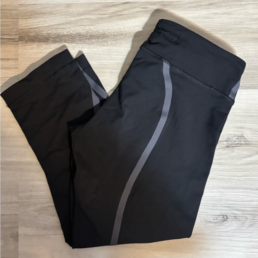 Black Lululemon Leggings crop size 6